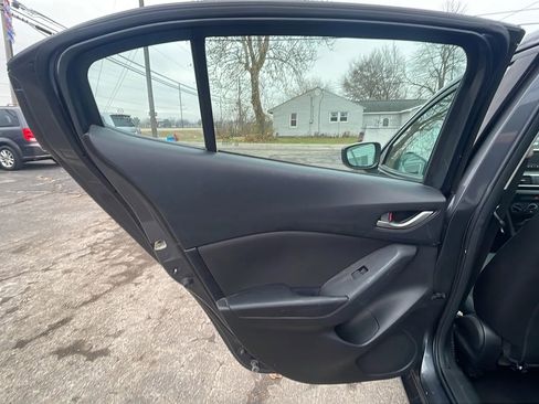 Used 2016 MAZDA MAZDA3 i Sport image 19