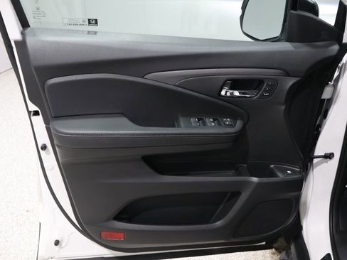 Used 2025 Honda Ridgeline RTL image 16