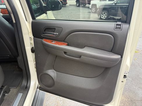 Used 2013 Chevrolet Avalanche LTZ AWD/4WD image 73