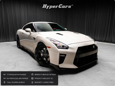 Used 2021 Nissan GT-R Premium AWD/4WD image 1