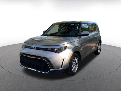 Used 2025 Kia Soul LX w/ LX Technology Package image 3