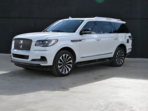 Used 2023 Lincoln Navigator Reserve RWD image 4