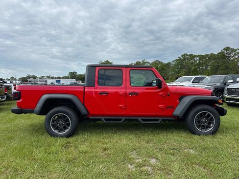 Used 2023 Jeep Gladiator Sport AWD/4WD image 2
