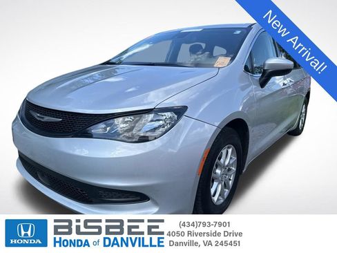 Used 2023 Chrysler Voyager LX FWD image 1