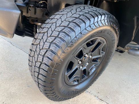 Used 2017 Jeep Wrangler Unlimited Sport w/ Quick Order Package 24S AWD/4WD image 11