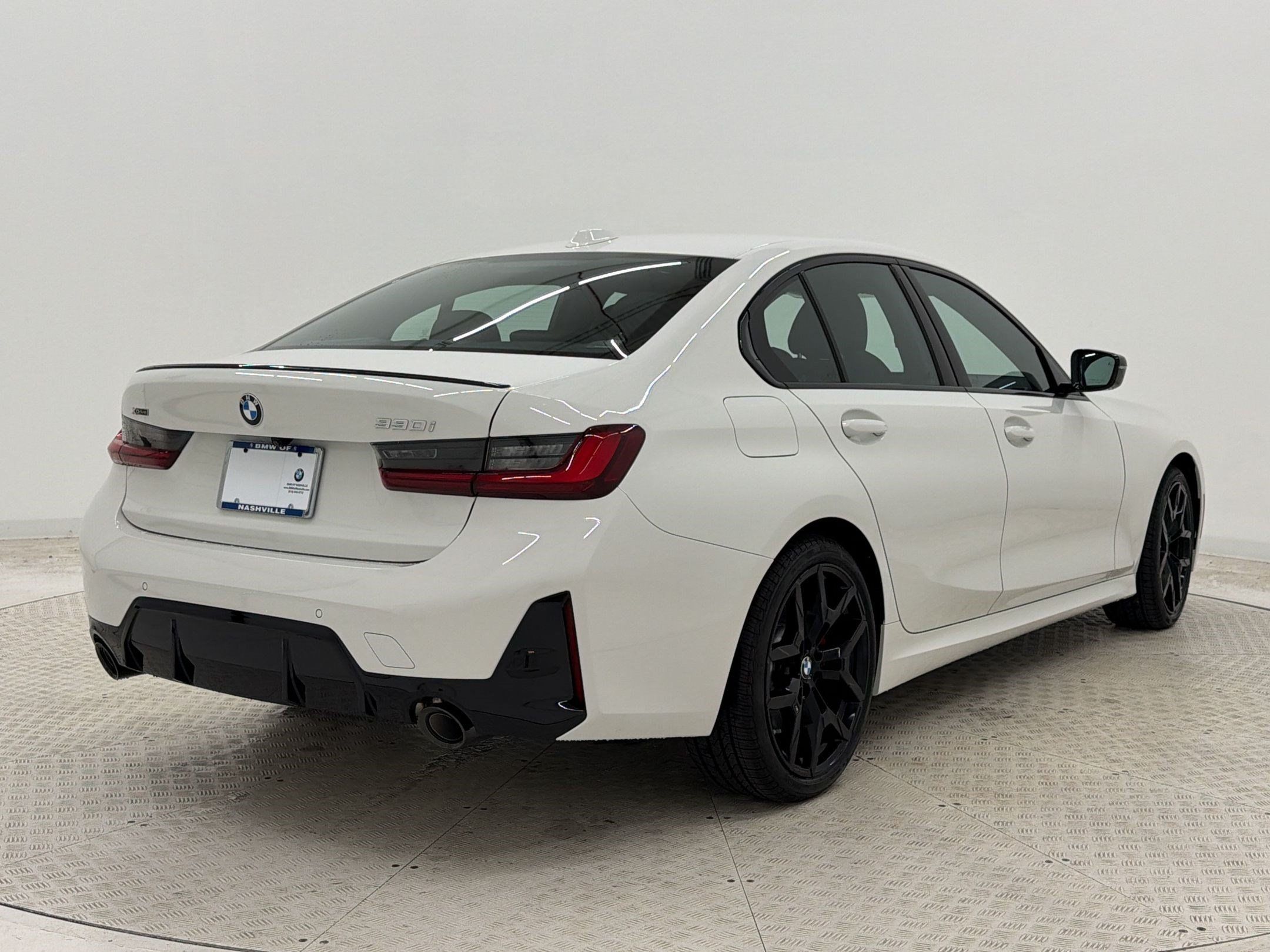 New 2026 BMW 330i xDrive Sedan w/ M Sport Package AWD/4WD image 9
