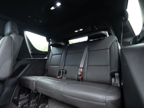 Used 2022 Chevrolet Tahoe LT w/ Luxury Package AWD/4WD image 11