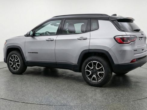 Used 2025 Jeep Compass Trailhawk AWD/4WD image 6