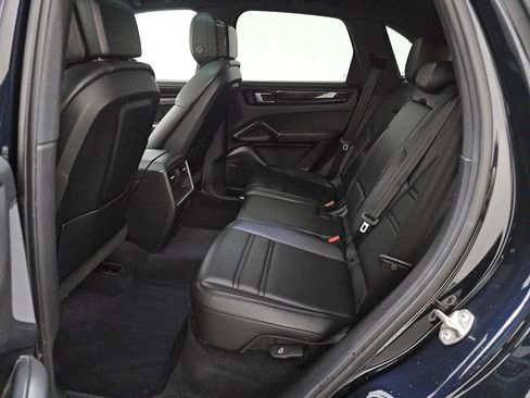 Used 2023 Porsche Cayenne AWD/4WD image 13