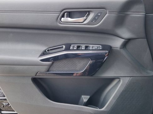 New 2026 Nissan Pathfinder Platinum FWD image 17