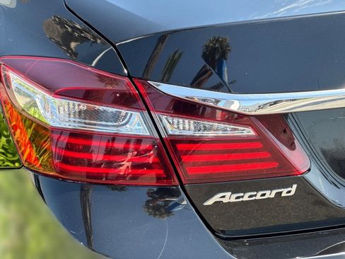 Used 2017 Honda Accord LX image 27