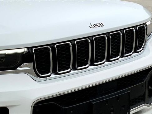 Used 2022 Jeep Grand Cherokee L Overland w/ Luxury Tech Group IV AWD/4WD image 27