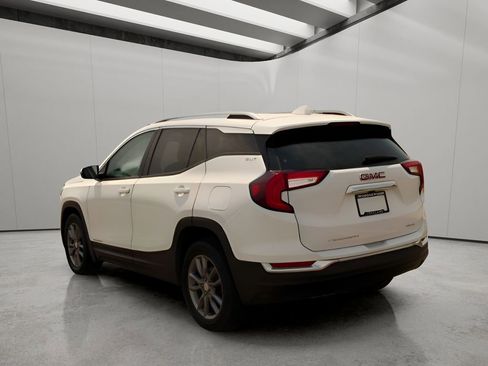 Used 2022 GMC Terrain SLT image 3