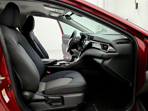 Used 2019 Toyota Camry LE w/ Carpet Mat Package image 17