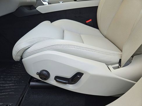 New 2026 Volvo XC90 B6 Ultra w/ Protection Package Premier image 25