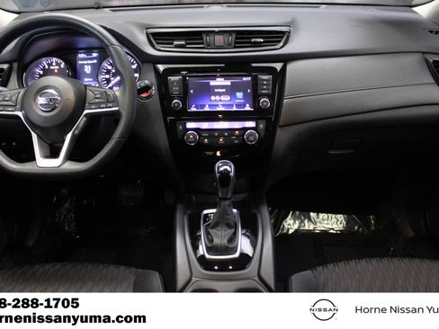 Used 2020 Nissan Rogue SV AWD/4WD image 12