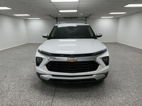 Used 2024 Chevrolet TrailBlazer LT w/ Convenience Package AWD/4WD image 3