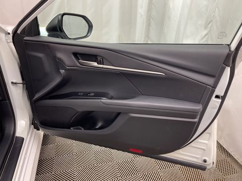 Used 2025 Toyota Camry LE image 30