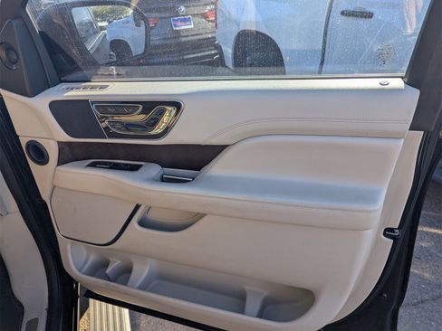 Used 2018 Lincoln Navigator Select w/ Technology Package image 6