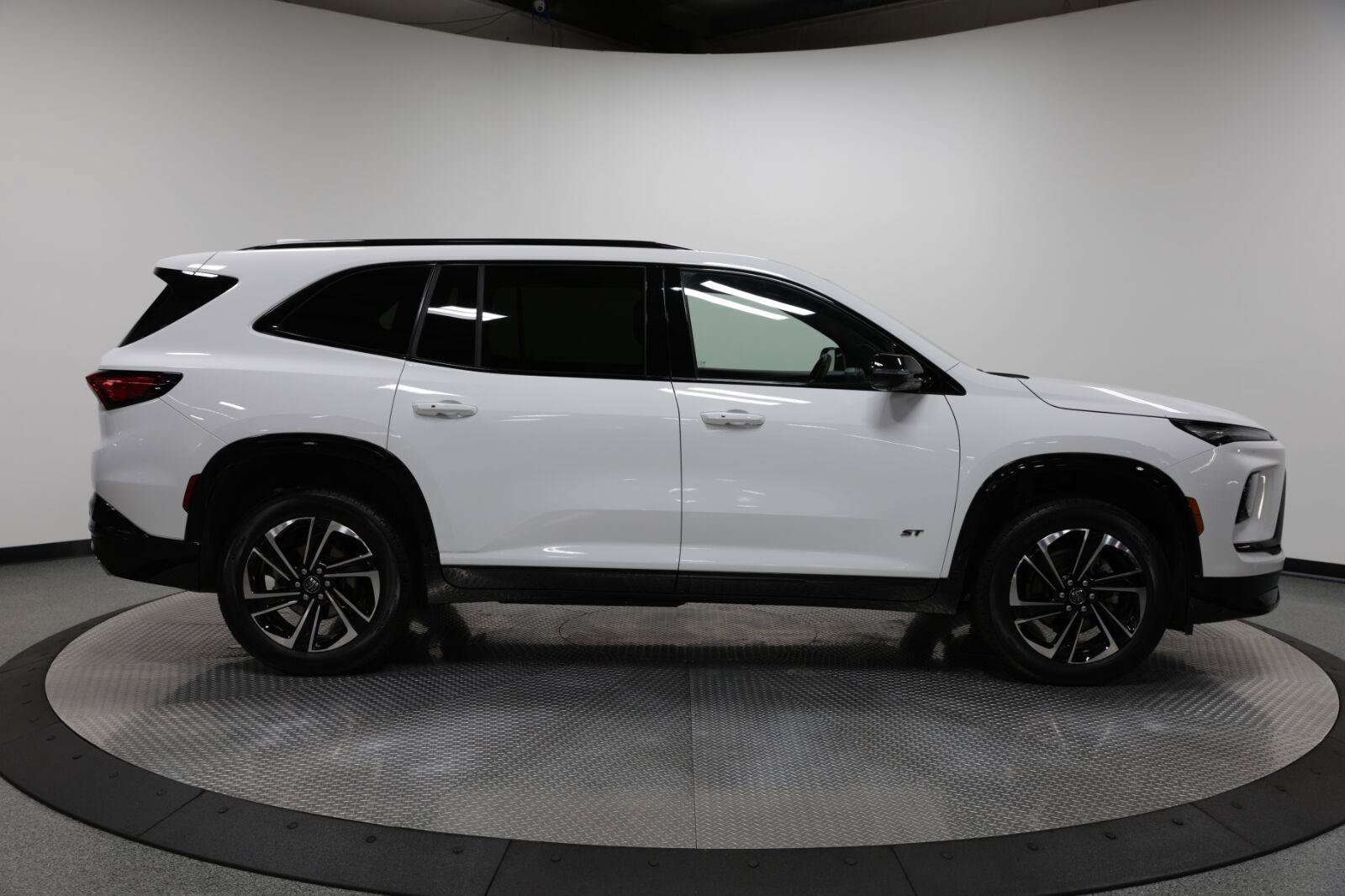 Certified 2026 Buick Enclave Sport Touring AWD/4WD image 10