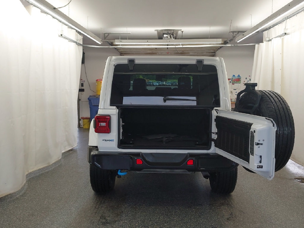 Used 2024 Jeep Wrangler Unlimited Sahara AWD/4WD image 6