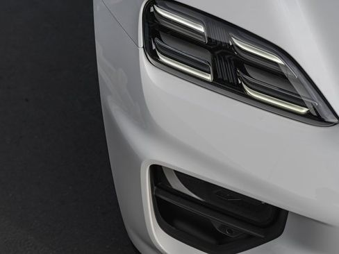 Used 2025 Porsche Macan 4 Electric image 7