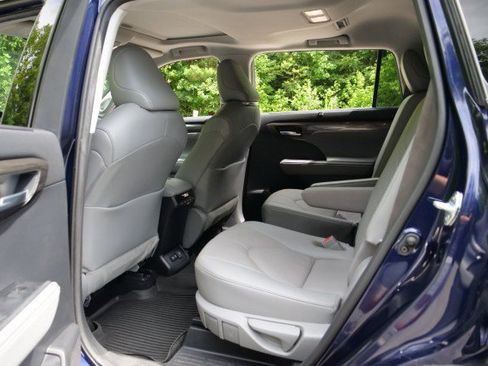 Used 2021 Toyota Highlander Limited AWD/4WD image 30