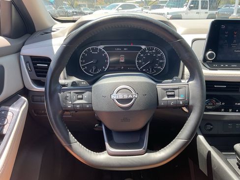 Used 2025 Nissan Rogue SV FWD image 22