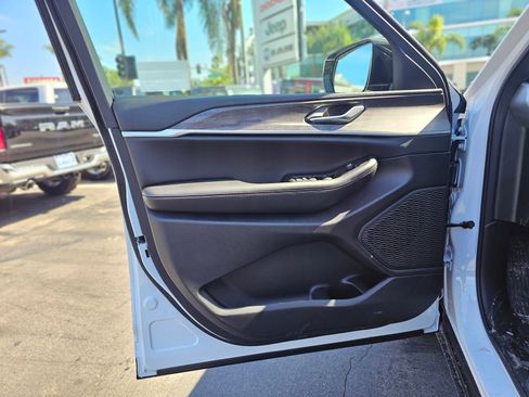 New 2026 Jeep Grand Cherokee L Altitude image 18