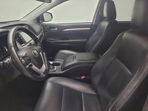 Used 2019 Toyota Highlander XLE w/ Protection Package #3 AWD/4WD image 17