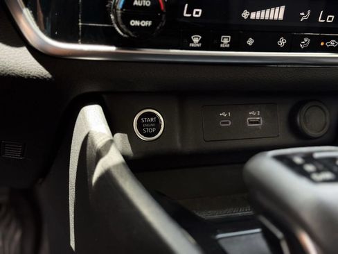 Used 2022 Nissan Rogue SV FWD image 11