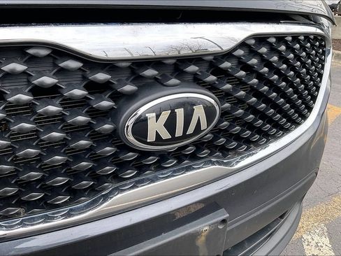 Used 2017 Kia Sorento AWD image 9