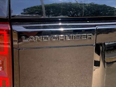 Used 2025 Toyota Land Cruiser w/ Premium Package AWD/4WD image 9
