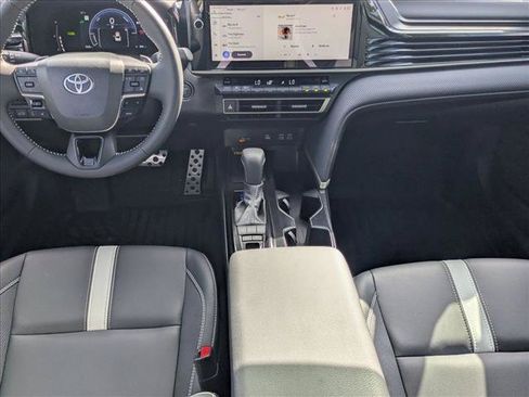 Used 2025 Toyota Camry SE FWD image 18