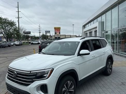 Used 2024 Volkswagen Atlas SE AWD/4WD image 17