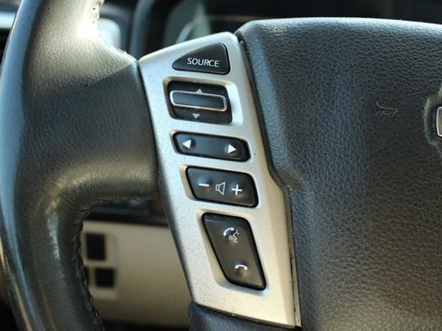 Used 2017 Nissan Titan SV image 24