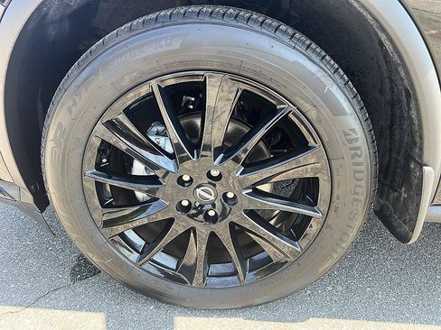 Certified 2024 Nissan Murano SV w/ SV Midnight Edition Package FWD image 9