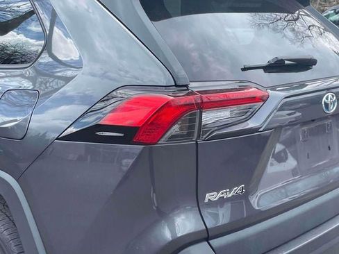 Used 2021 Toyota RAV4 XLE w/ Convenience Package image 11