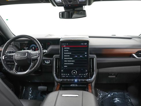 Used 2025 GMC Yukon Denali AWD/4WD image 16