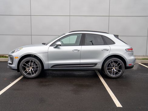 Used 2025 Porsche Macan image 2