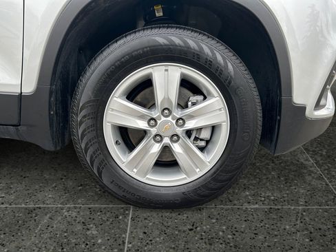 Used 2022 Chevrolet Trax LT w/ Driver Confidence Package image 9