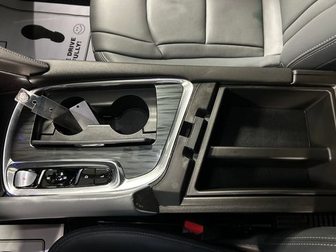 Used 2023 Buick Enclave Essence FWD image 21