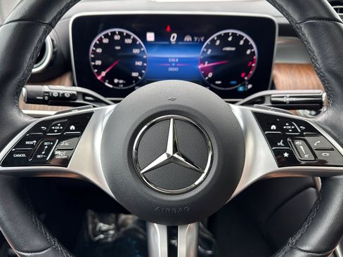 Used 2024 Mercedes-Benz GLC 300 4MATIC image 11