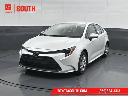 Used 2026 Toyota Corolla LE FWD image 6