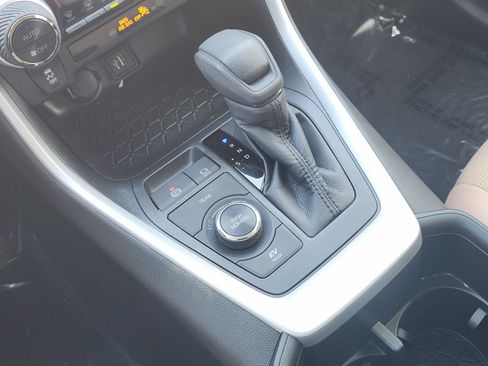 Used 2025 Toyota RAV4 LE AWD/4WD image 24