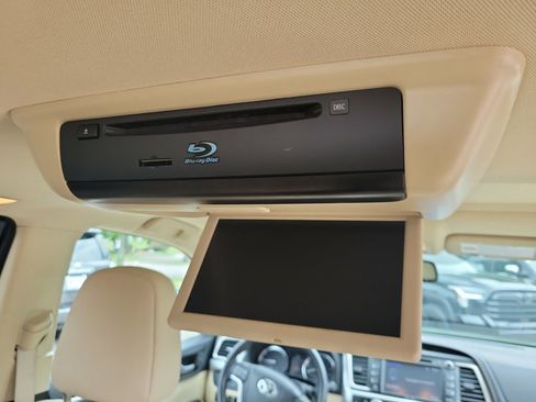 Used 2015 Toyota Highlander Limited FWD image 18