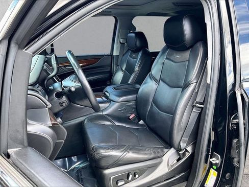 Used 2018 Cadillac Escalade Luxury RWD image 27