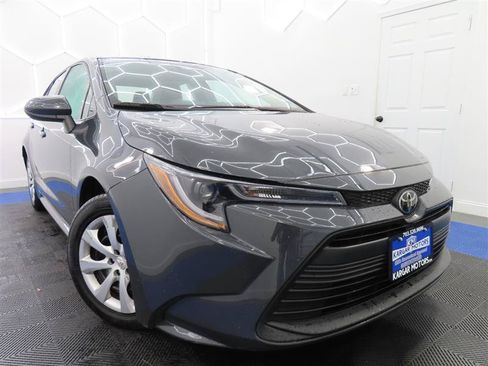Used 2025 Toyota Corolla LE FWD image 2