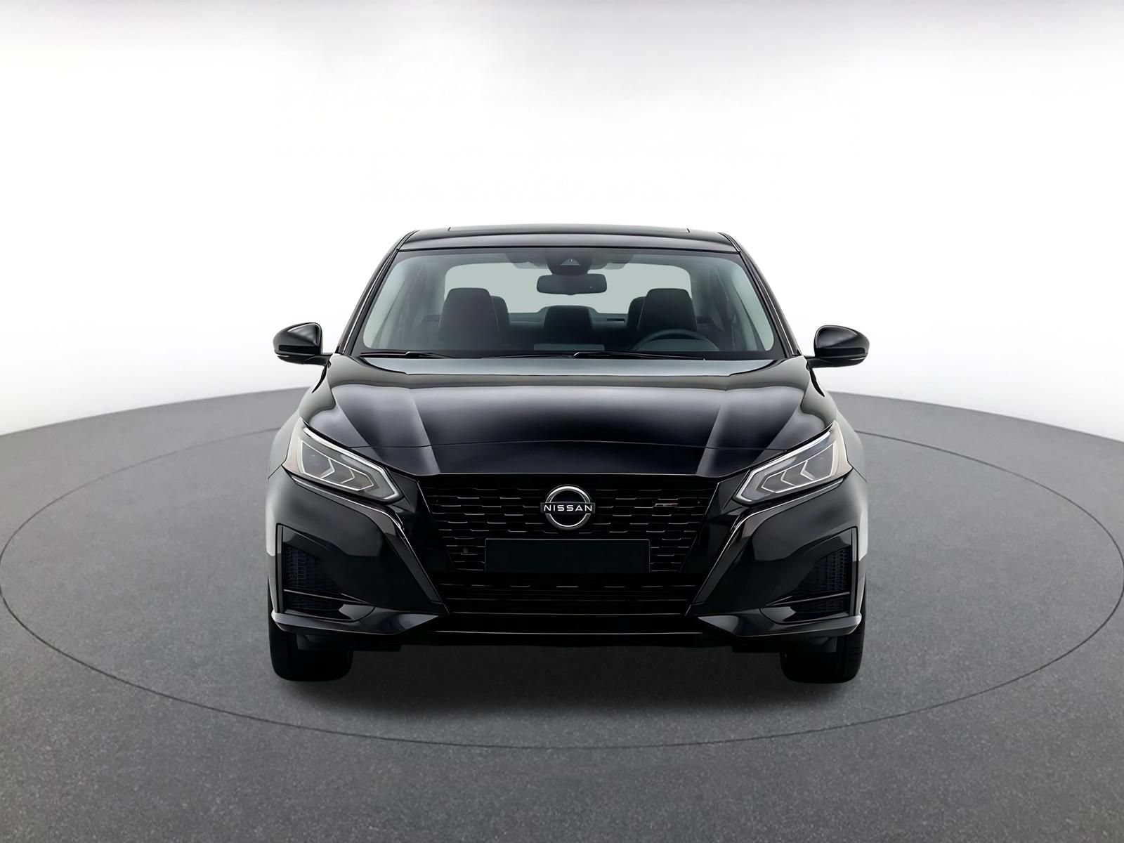 Used 2025 Nissan Altima 2.5 SV FWD image 2