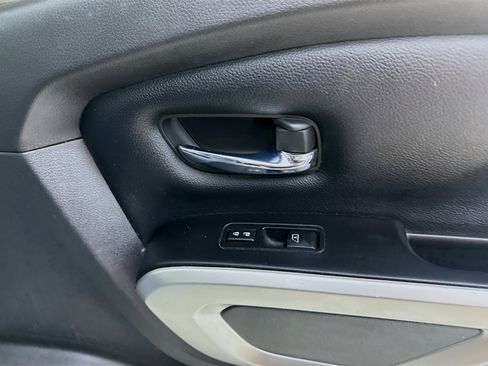 Used 2017 Nissan Titan SV image 30
